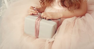 Pourquoi le cadeau de baptême finit souvent dans un tiroir ?