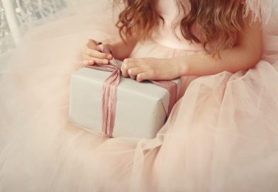 Pourquoi le cadeau de baptême finit souvent dans un tiroir ?