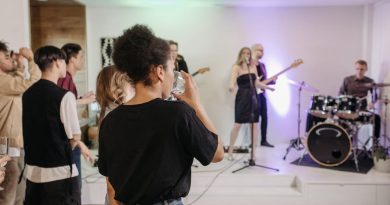 Animations pour adultes en soirée : quel artiste choisir ?